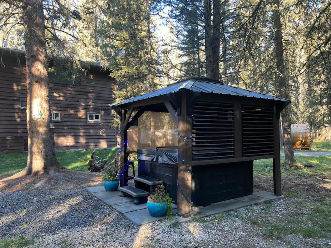 Rustic Cozy Cabin With Hot Tub Bragg Creek Exterior foto