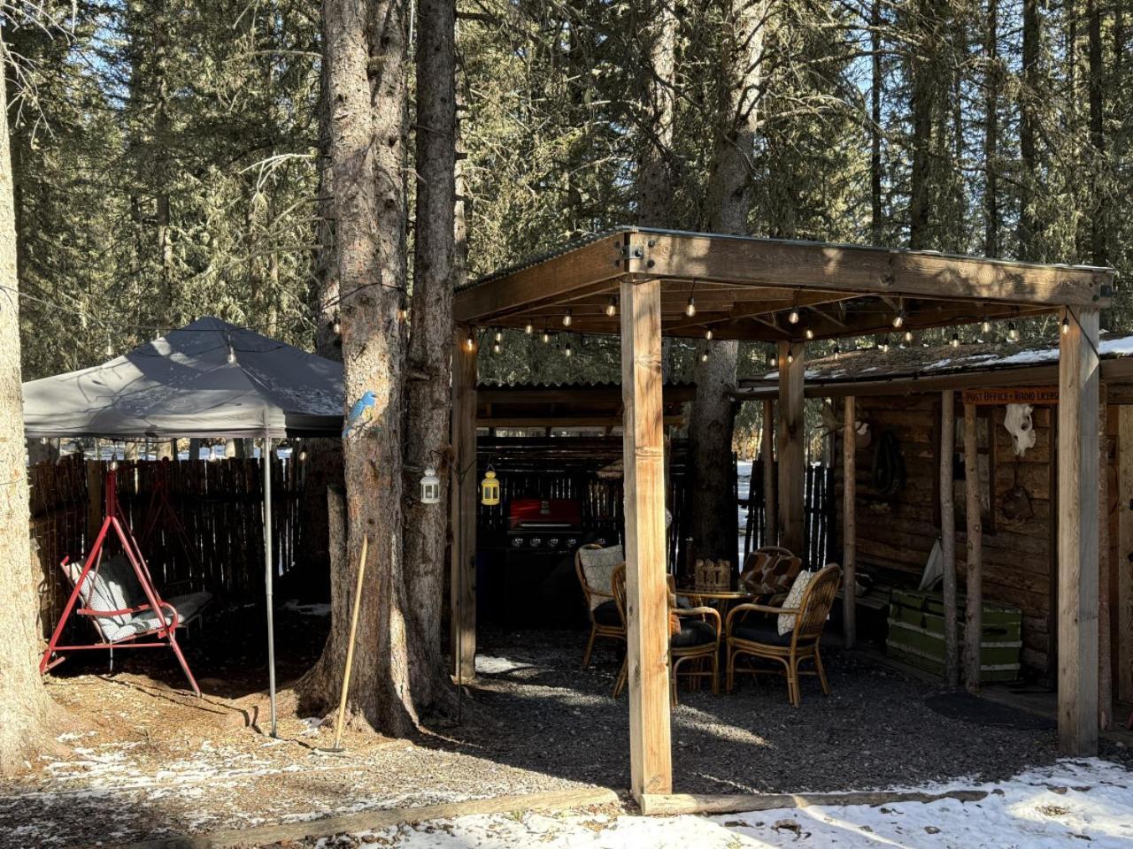 Rustic Cozy Cabin With Hot Tub Bragg Creek Exterior foto